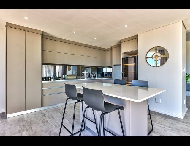 4 BEDROOM APARTMENT FOR SALE IN BEACHFRONT